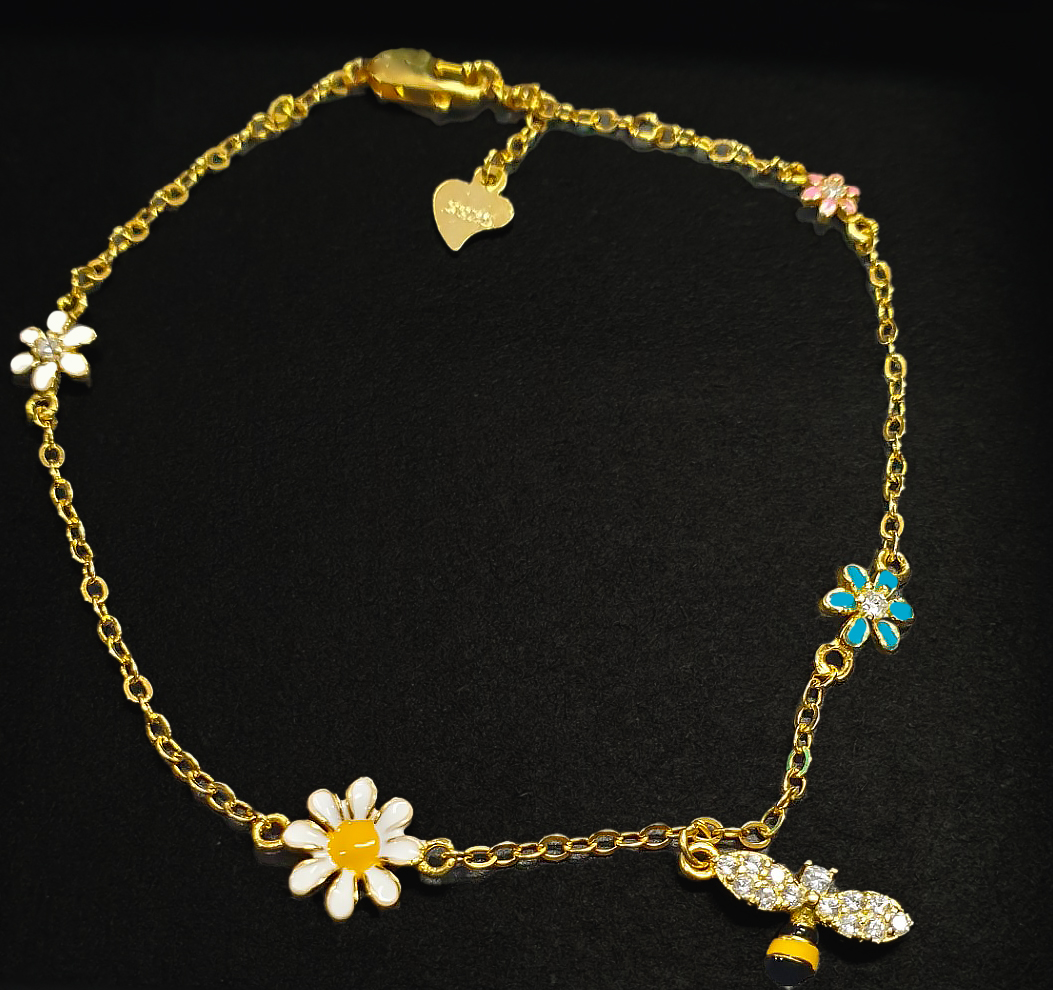 Delicate bee - nature themed bracelet Golden Colour